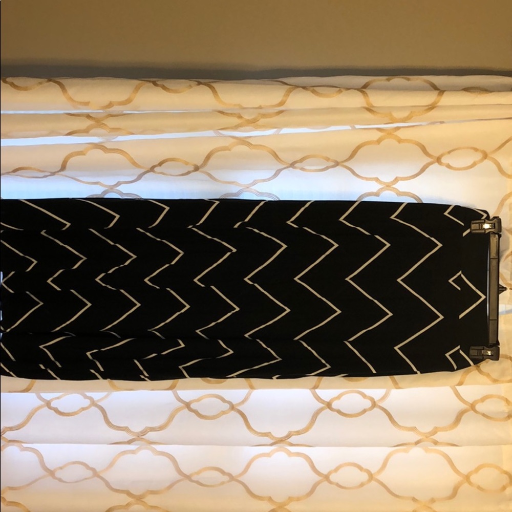 Black & white chevron print maxi skirt